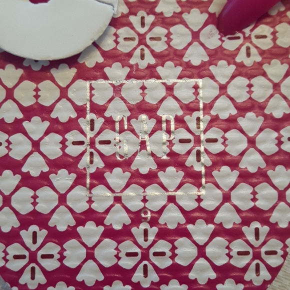 Size 9 Gap floral pink and white flip-flops - Picture 5 of 7